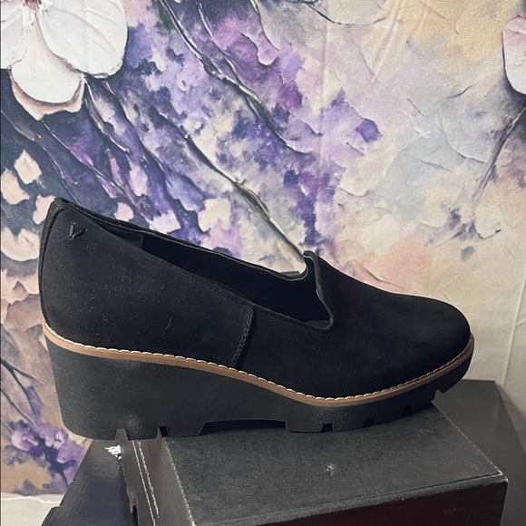 Vionic WILLA Black Wedge Loafer with Lug Sole - Picture 5 of 9